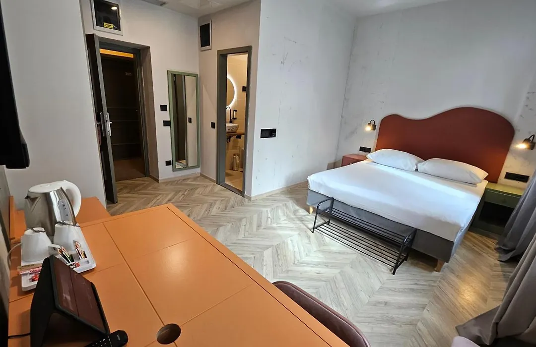 Hotel Amfiteatar-1